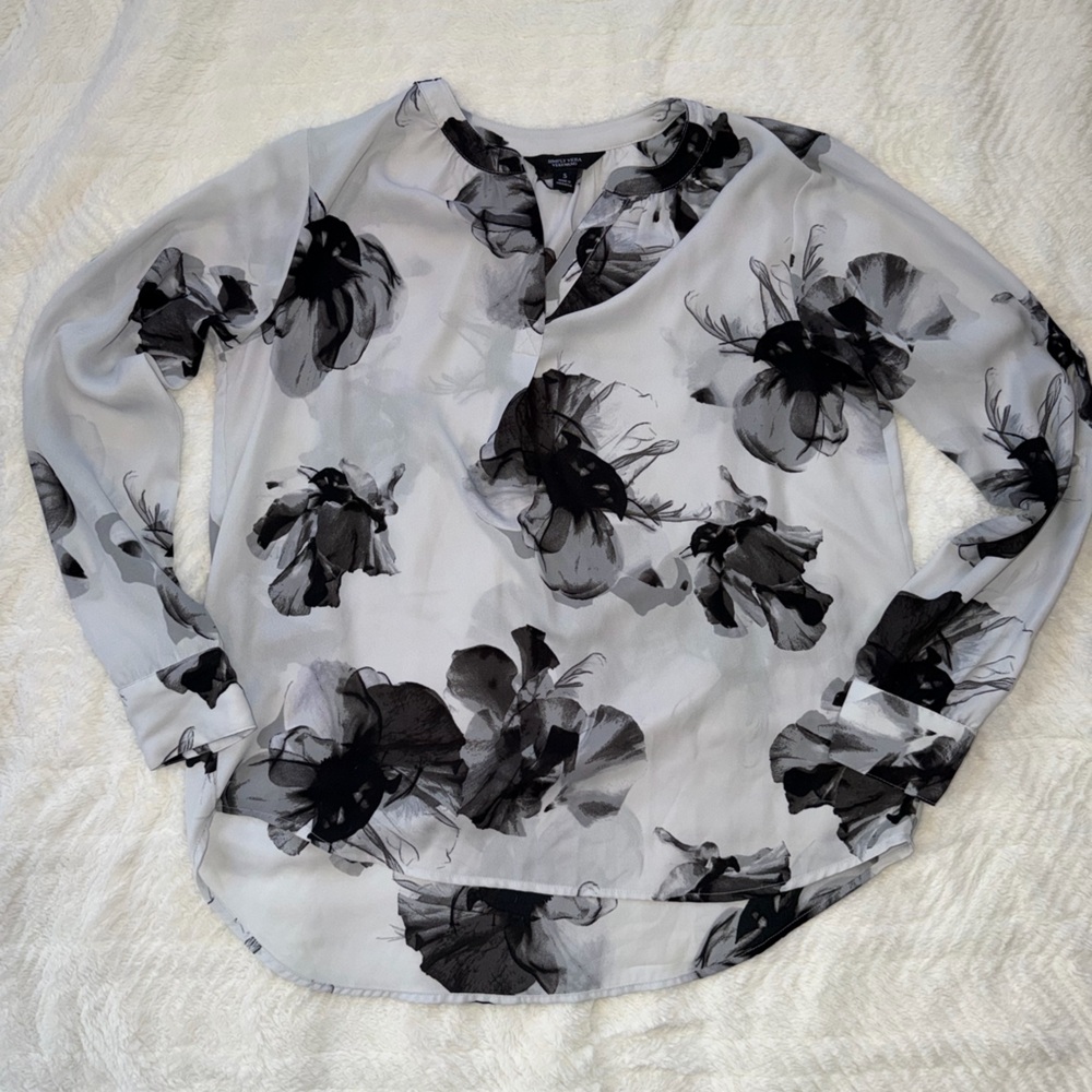 Simply Vera Black and White Floral Blouse